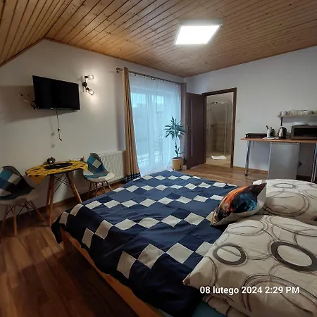 Kapitanski Dworek * 库瑞尼卡慕斯卡