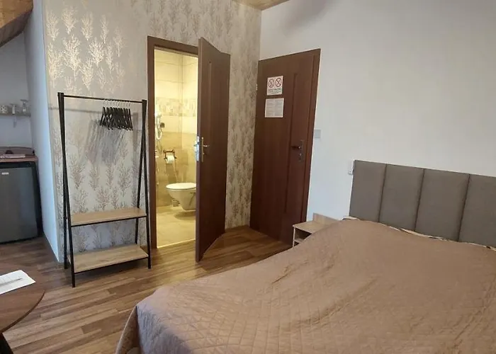 Kapitanski Dworek * كرينيتا مورسكا