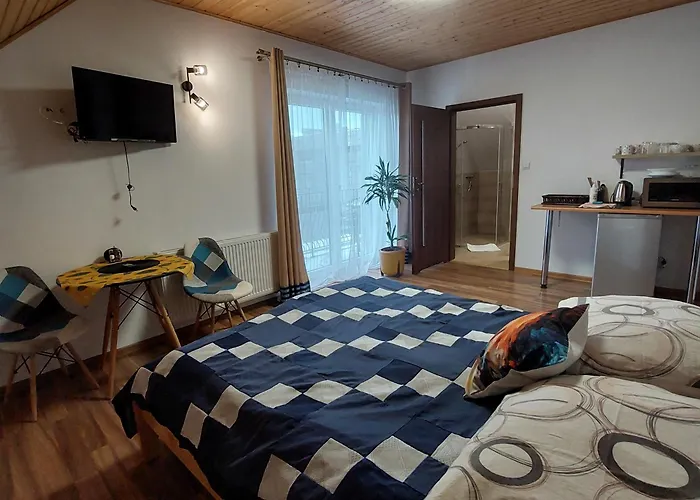 Kapitanski Dworek * كرينيتا مورسكا